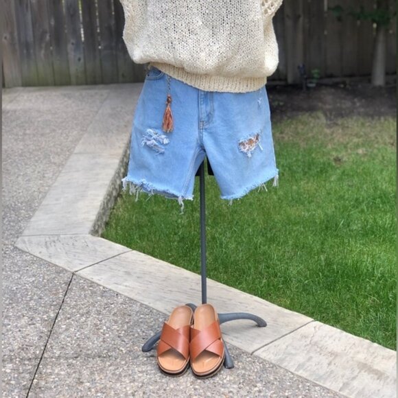 💫HOST PICK 💫 BOHO HIGH WAIST LIGHT DENIM DISTRESSED JEAN SHORTS SIZE 33/34 - Picture 3 of 13
